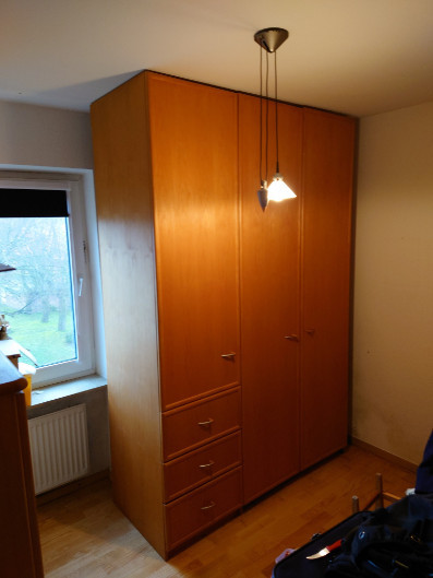 Kleiderschrank zu verschenken