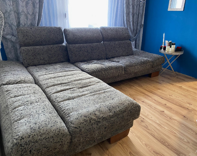 4 Jahre alte LCouch zu verschenken. Guter Zustand