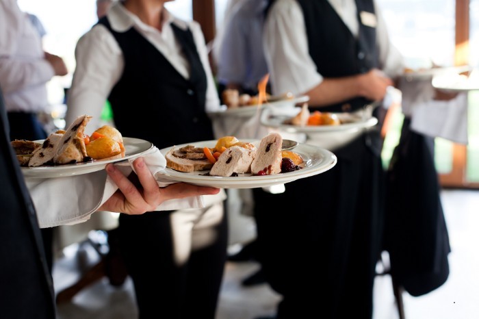 Wir suchen KELLNER (m/w) / AUSHILFEN fr Events