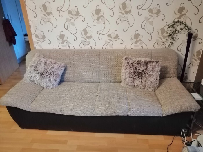 1 Jahr altes Sofa aus Nichtraucherhaushalt