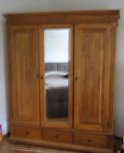 Schlafzimmerschrank Holz mit Spiegel