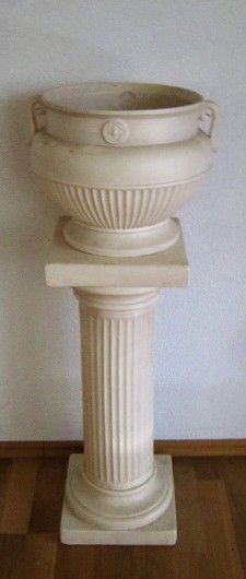 Pflanzenkonsole mediteraner Stil