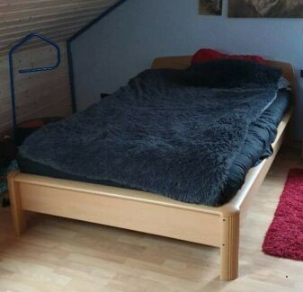 Futonbett mit abnehmbarem Nachttisch (neuwertig)