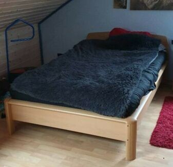 Futonbett mit abnehmbarem Nachttisch (neuwertig)