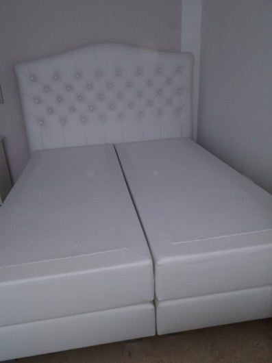 Edles Boxspringbett in wei