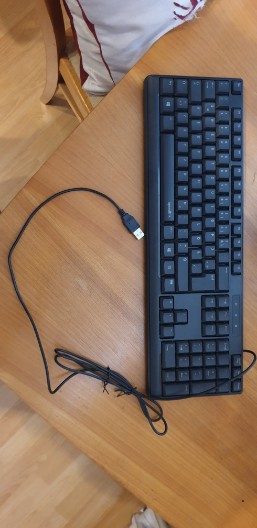 Bildschirm 19'' und USB Tastatur - 40 VB
