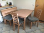 Tisch, Bank und Stühle