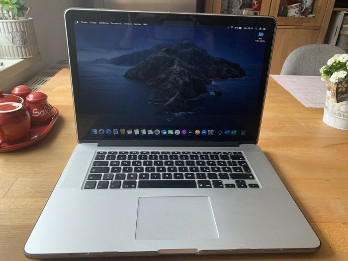 Macbook Pro 15/ mid 2015 16Gb Ram 256 GB