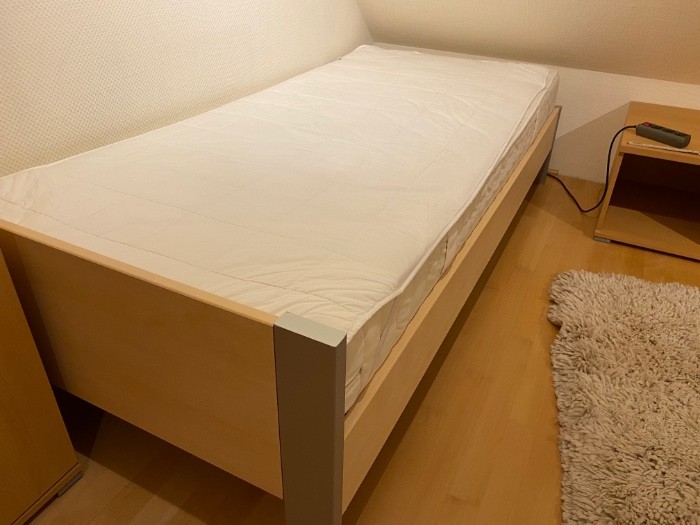 Ikea Bett mit Lattenr. und Matr. fr Studenten 0