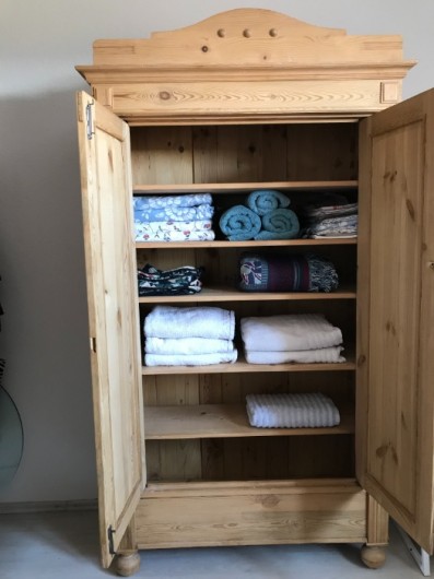Weichholzschrank Attraktiv