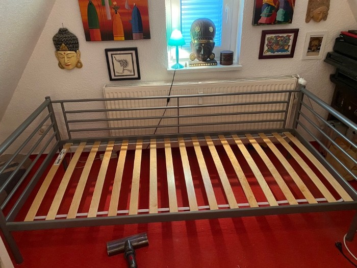 Bettgestell mit Lattenrost