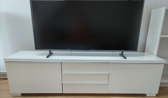 IKEA Fernsehtisch - 50 Euro