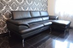 Schwarzes Ledersofa