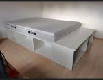 Bett mit eingebautem Lattenrost + Matratze